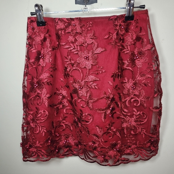 Lucy in the Sky Dresses & Skirts - Lucy in the Sky Merlot Bel-air Pearl Lace Embroidered Beaded Floral Mini Skirt S